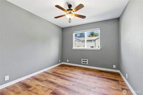 1670 SW Mulberry Street Oak Harbor WA 98277