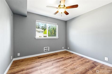 1670 SW Mulberry Street Oak Harbor WA 98277