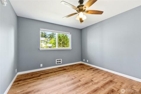 1670 SW Mulberry Street Oak Harbor WA 98277