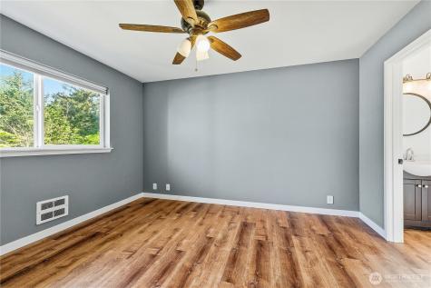 1670 SW Mulberry Street Oak Harbor WA 98277