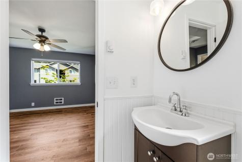 1670 SW Mulberry Street Oak Harbor WA 98277
