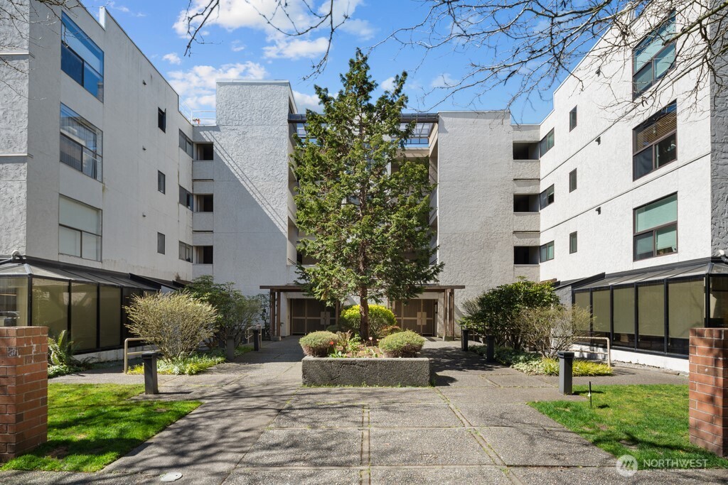 5025 California Avenue SW Seattle WA 98136