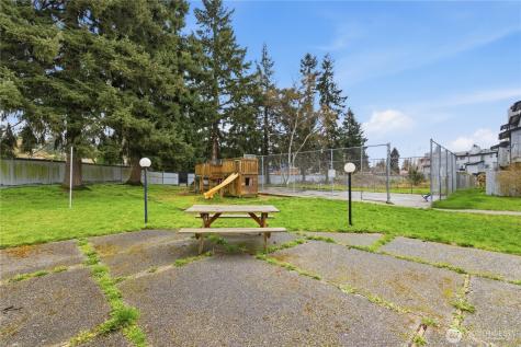 8823 Holly Drive Everett WA 98208