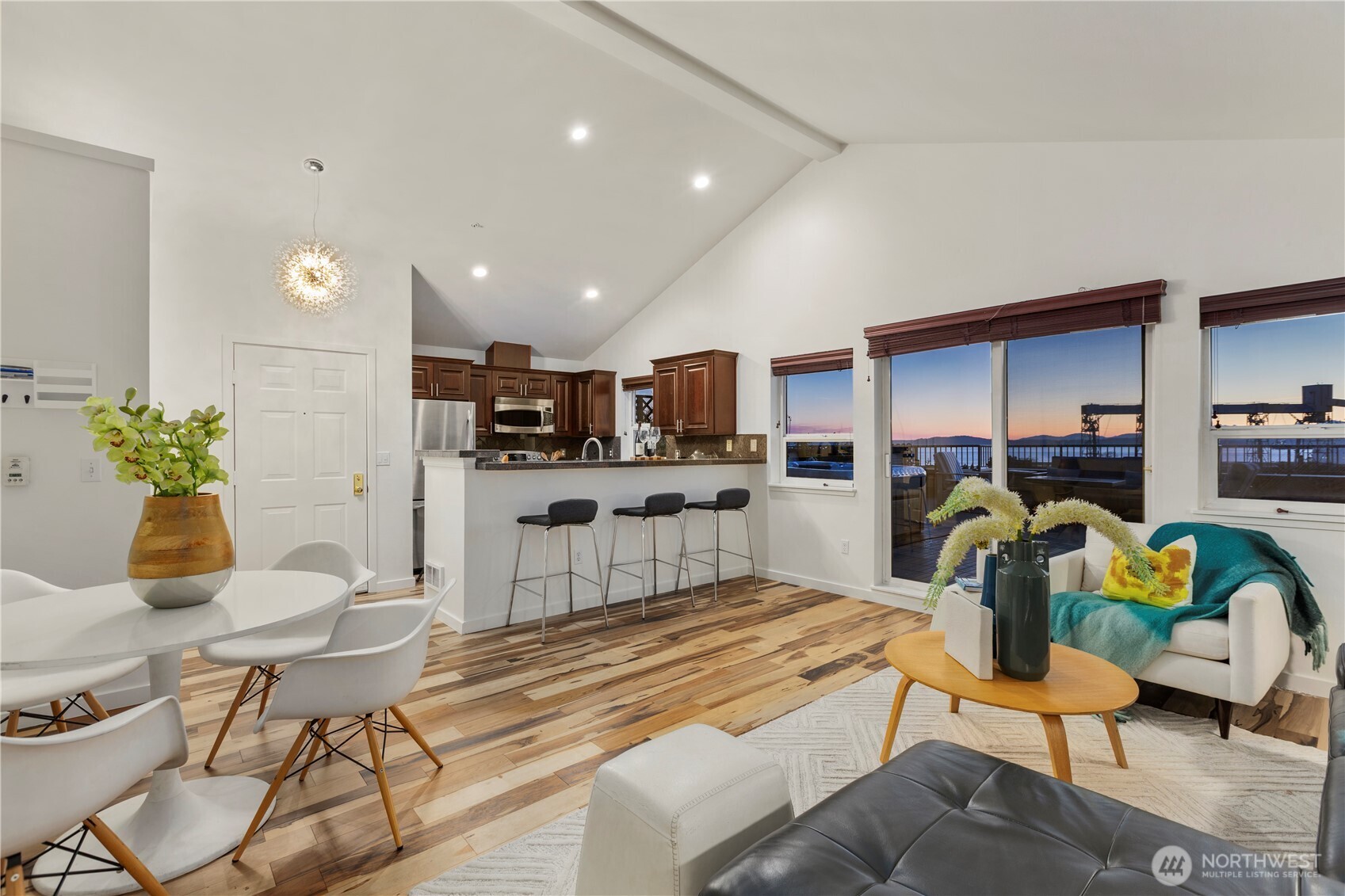 524 6th Avenue W Seattle WA 98119