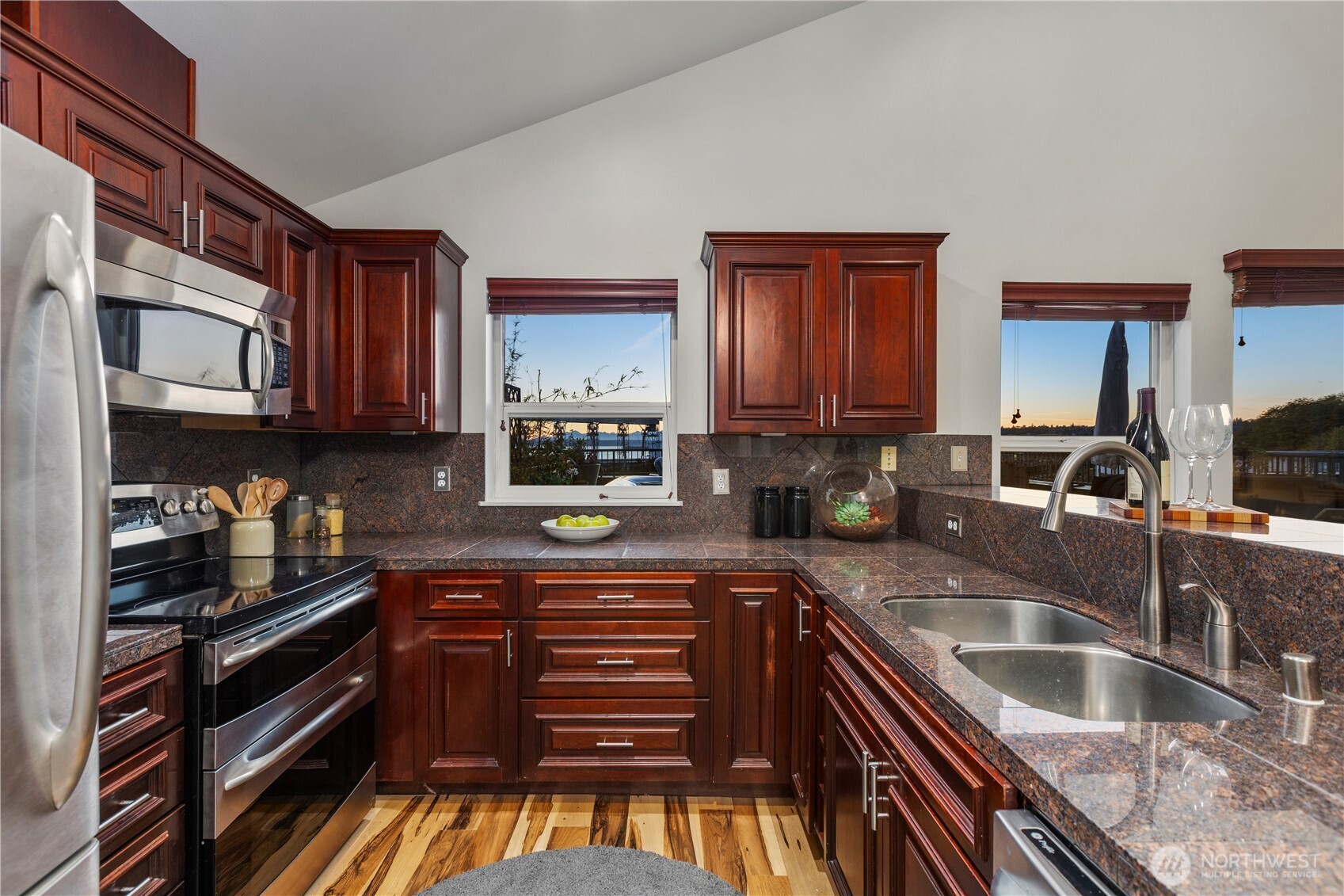 524 6th Avenue W Seattle WA 98119