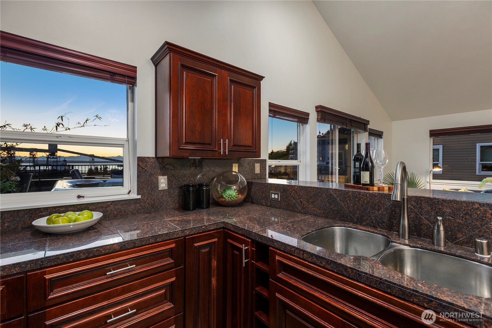 524 6th Avenue W Seattle WA 98119