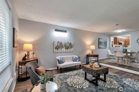 19115 Ballinger Way NE Lake Forest Park WA 98155