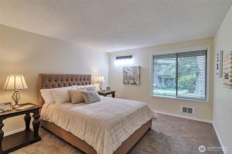 19115 Ballinger Way NE Lake Forest Park WA 98155