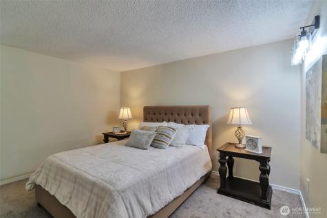19115 Ballinger Way NE Lake Forest Park WA 98155