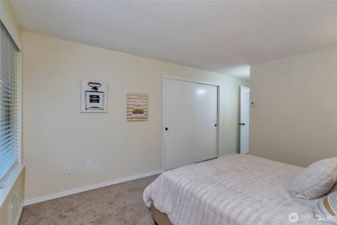 19115 Ballinger Way NE Lake Forest Park WA 98155