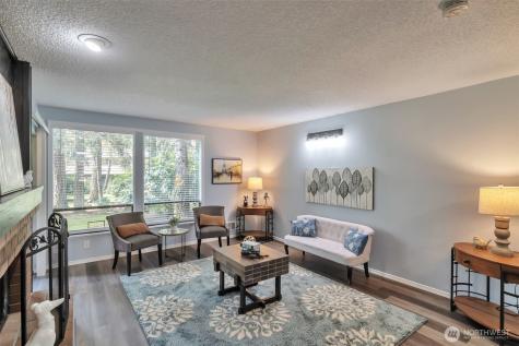 19115 Ballinger Way NE Lake Forest Park WA 98155