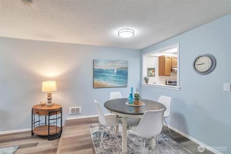 19115 Ballinger Way NE Lake Forest Park WA 98155
