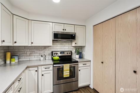 9242 Woodlawn Avenue N Seattle WA 98103