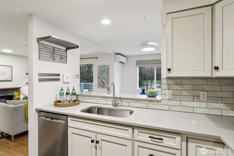 9242 Woodlawn Avenue N Seattle WA 98103