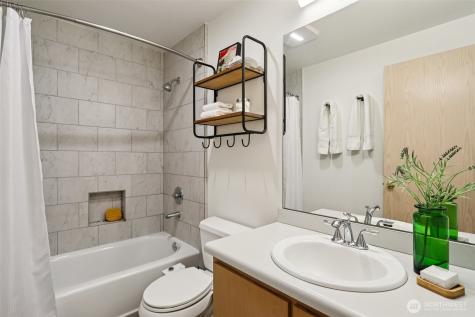 9242 Woodlawn Avenue N Seattle WA 98103