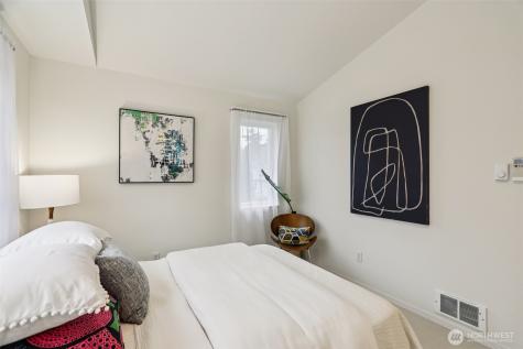 9242 Woodlawn Avenue N Seattle WA 98103