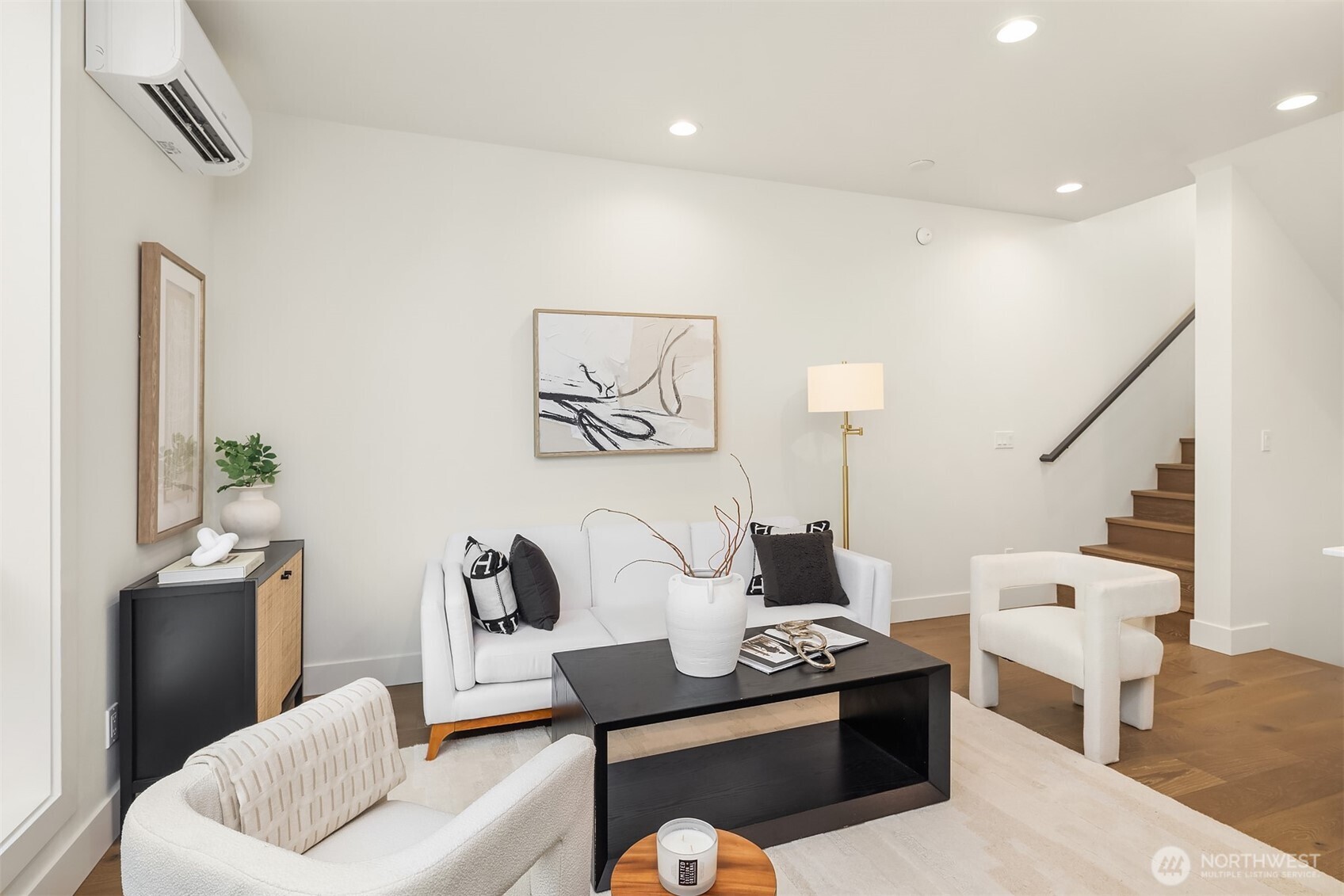 4419 2nd Avenue NE Seattle WA 98105