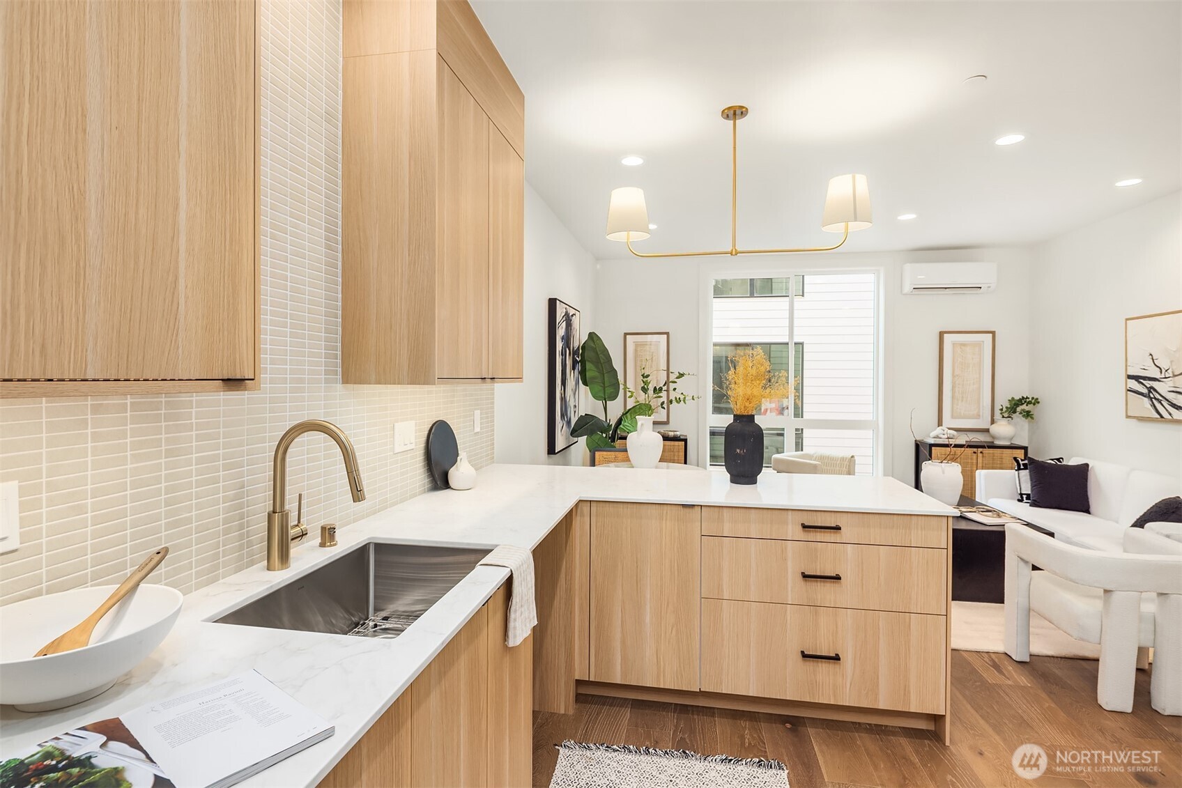 4419 2nd Avenue NE Seattle WA 98105