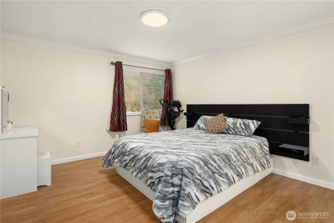 4727 W Lake Sammamish Parkway SE Issaquah WA 98027