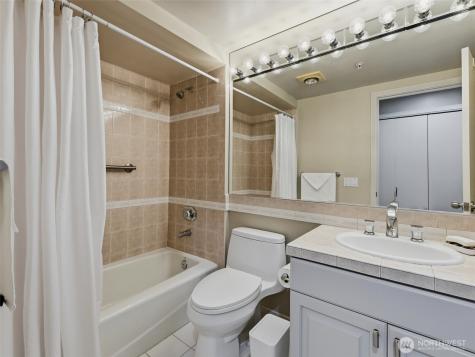 601 W Mercer Place Seattle WA 98119