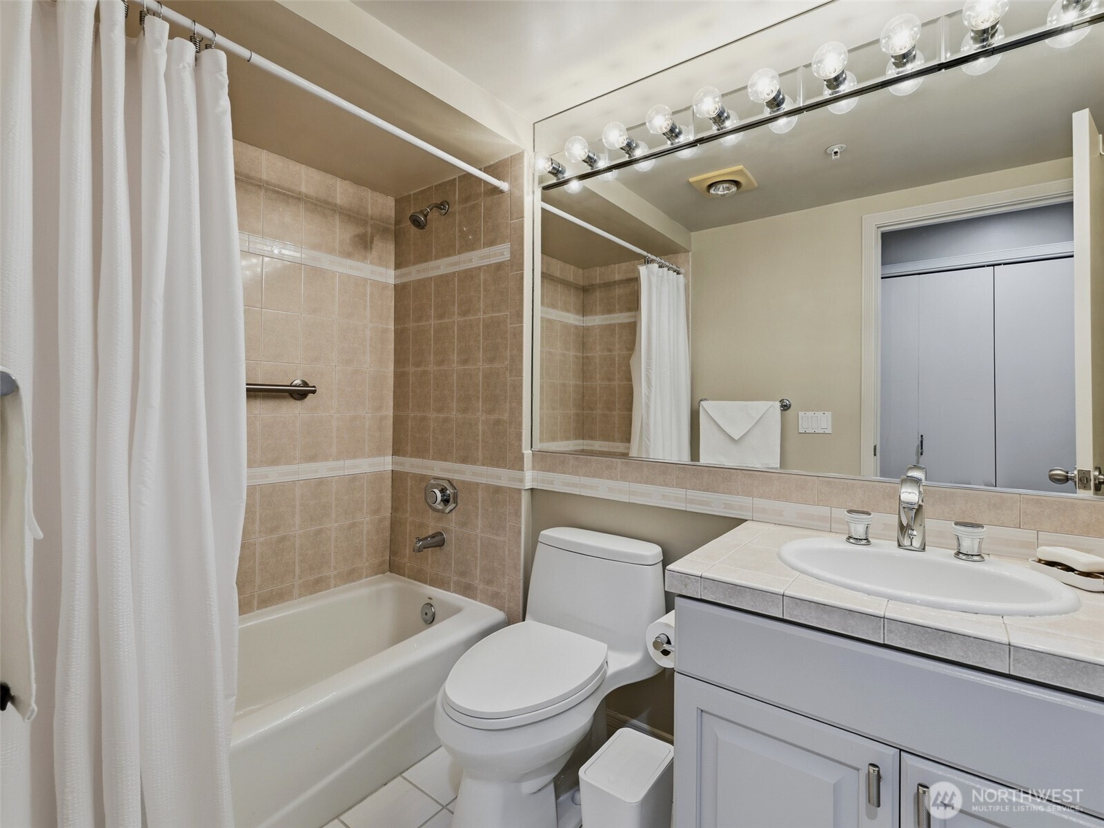 601 W Mercer Place Seattle WA 98119