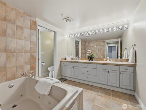 601 W Mercer Place Seattle WA 98119