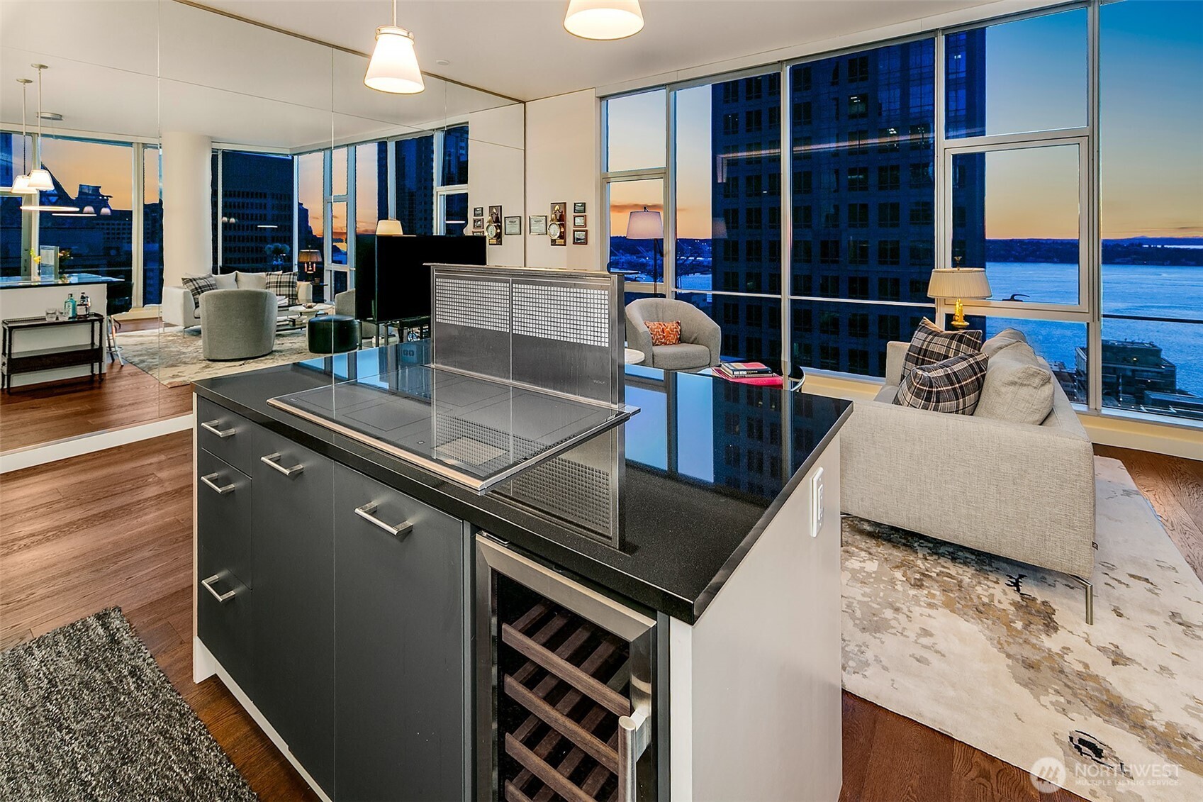 909 5th Avenue Seattle WA 98164