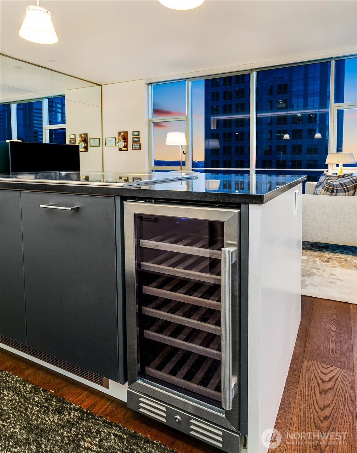909 5th Avenue Seattle WA 98164