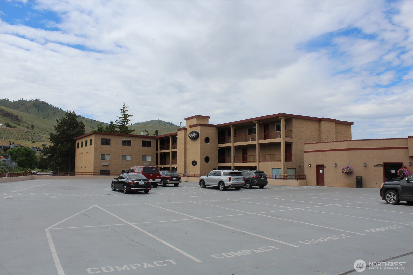 322 W Woodin Avenue Chelan WA 98816