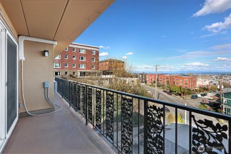 1818 Bigelow Avenue N Seattle WA 98109
