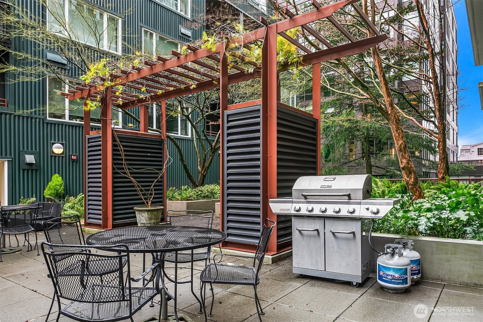 2717 Western Avenue Seattle WA 98121