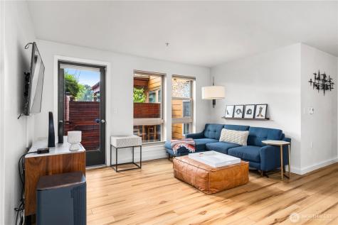 827 Hiawatha Place S Seattle WA 98144