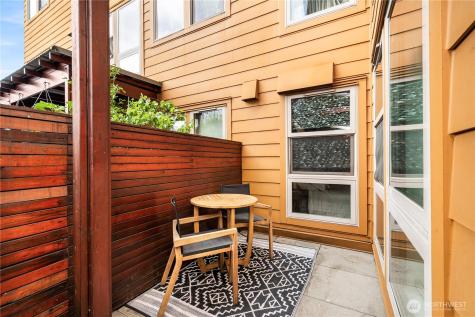 827 Hiawatha Place S Seattle WA 98144