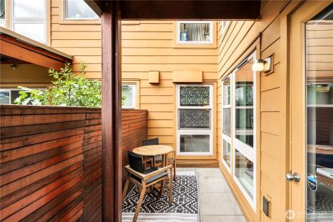 827 Hiawatha Place S Seattle WA 98144