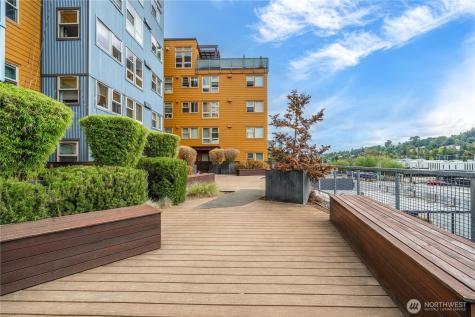 827 Hiawatha Place S Seattle WA 98144