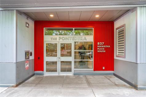 827 Hiawatha Place S Seattle WA 98144