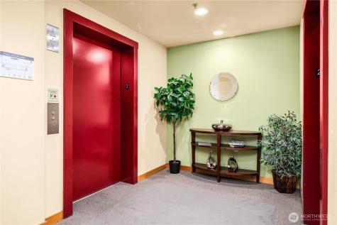 827 Hiawatha Place S Seattle WA 98144