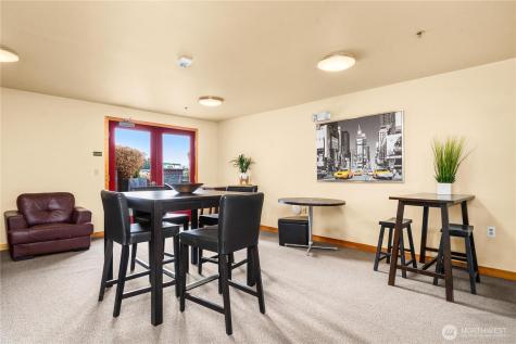 827 Hiawatha Place S Seattle WA 98144