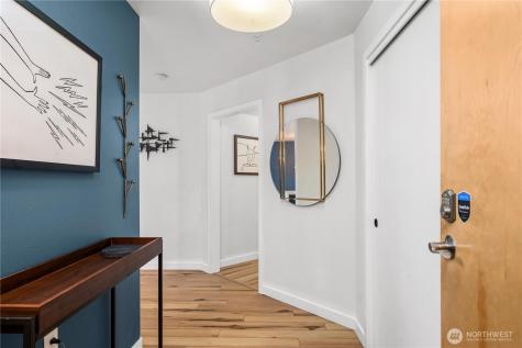 827 Hiawatha Place S Seattle WA 98144