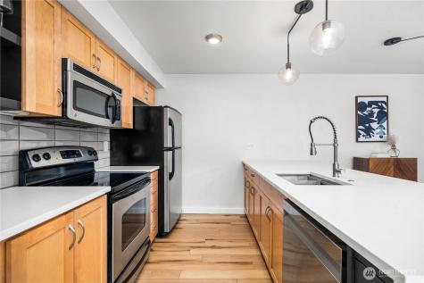 827 Hiawatha Place S Seattle WA 98144