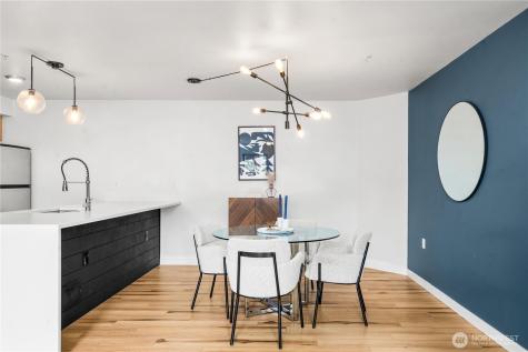 827 Hiawatha Place S Seattle WA 98144
