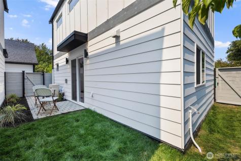 820 S Sullivan Street Seattle WA 98108