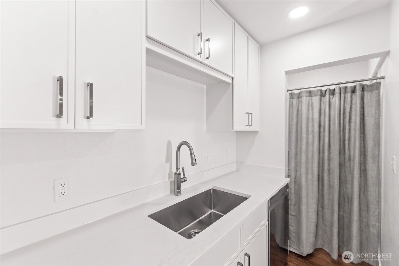 3423 W Government Way Seattle WA 98199