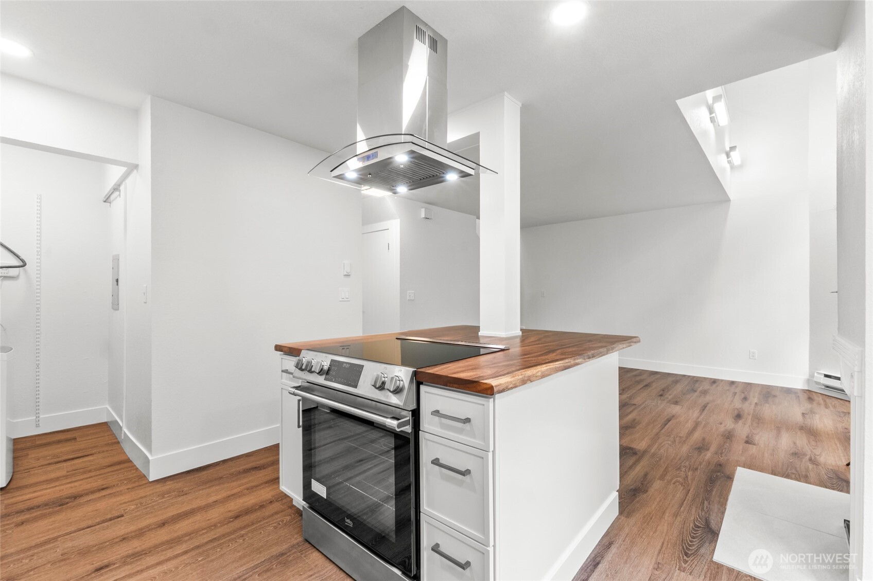 3423 W Government Way Seattle WA 98199
