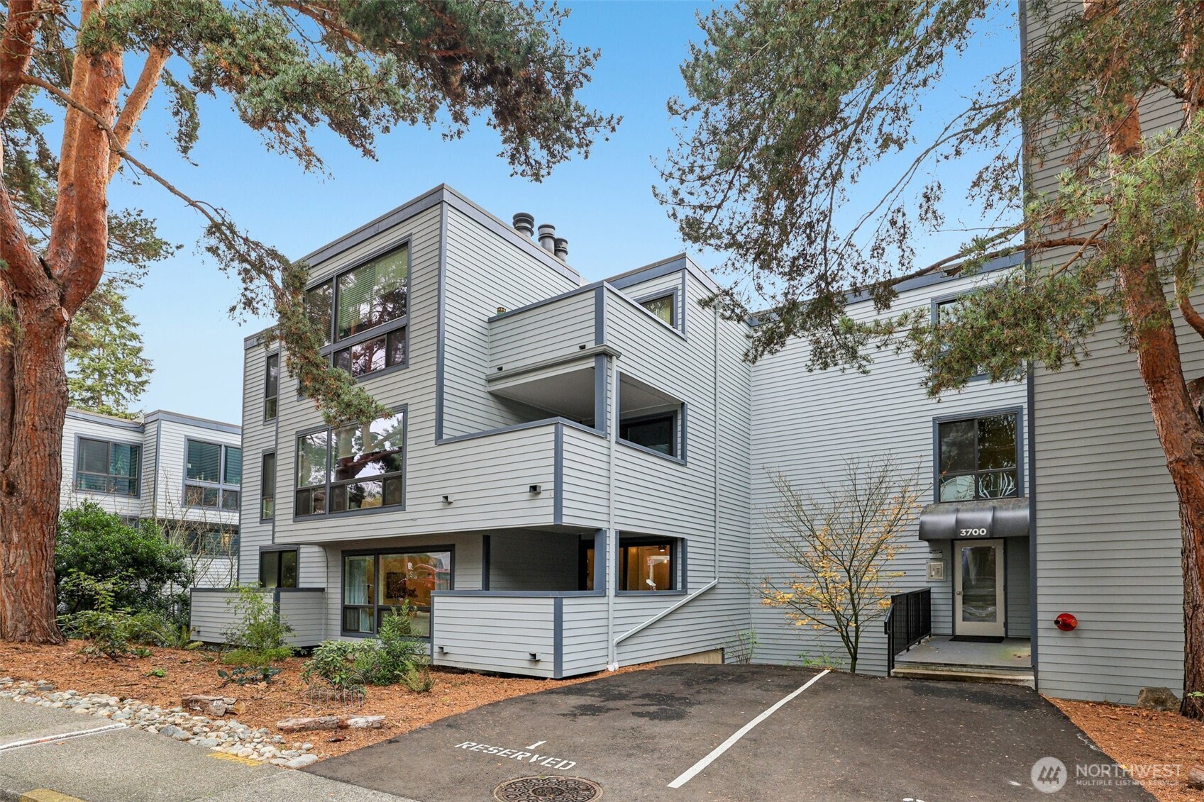 3700 26th Place W Seattle WA 98199