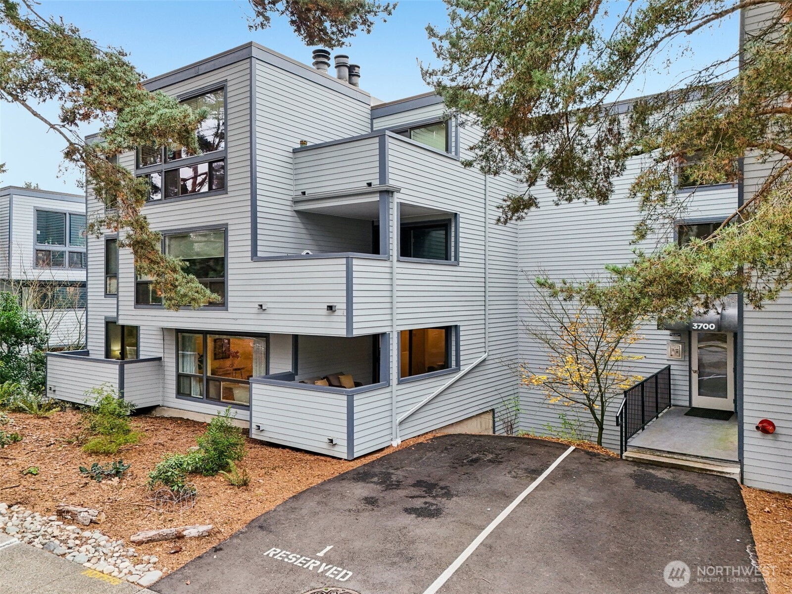 3700 26th Place W Seattle WA 98199