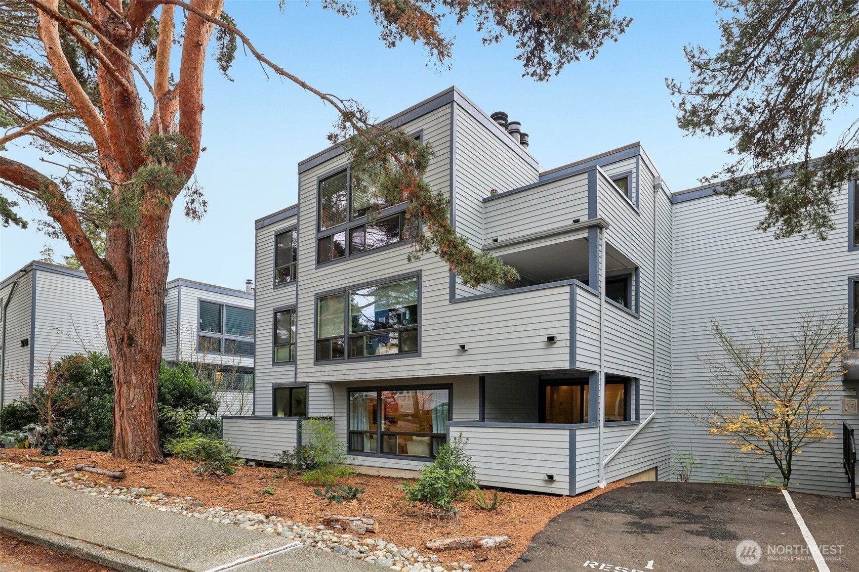 3700 26th Place W Seattle WA 98199