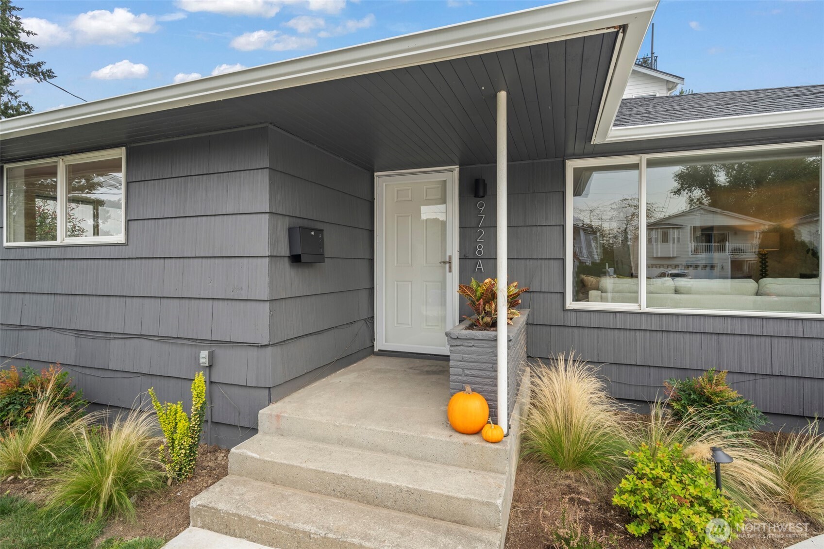 9728 57th Avenue S Seattle WA 98118