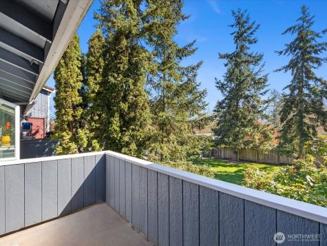 4118 212th Street SW Mountlake Terrace WA 98043