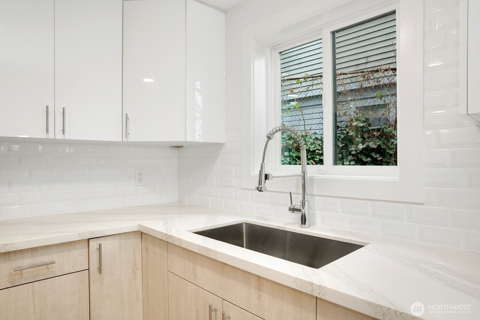 1028 Lakeview Boulevard E Seattle WA 98102